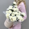 35 белых гвоздик в коробке