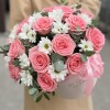 15 розовых роз Софи Лорен с хризантемами в коробке