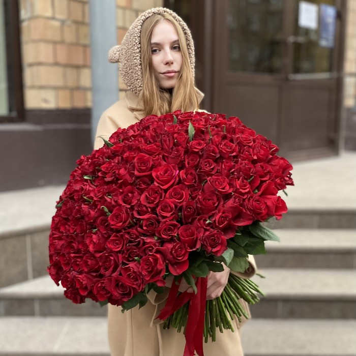 201 красная роза Эвер Ред 60 см