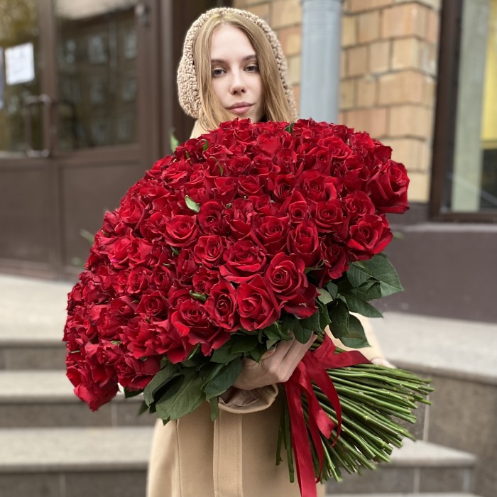 201 красная роза Эвер Ред 60 см