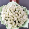 75 длинных белых роз