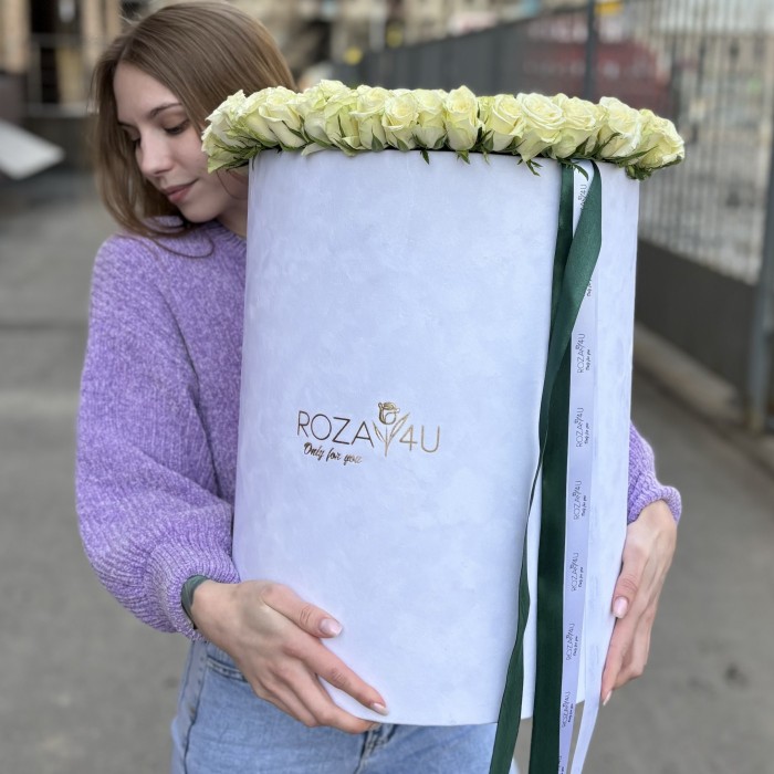 201 белая роза в бархатной коробке