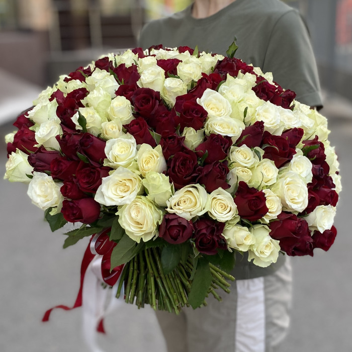 201 красная и белая роза 40 см