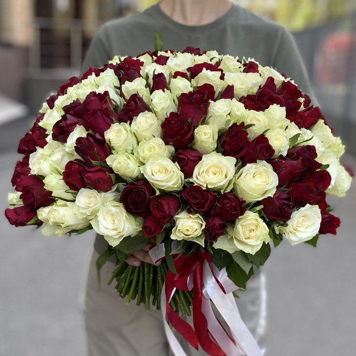 201 красная и белая роза 40 см