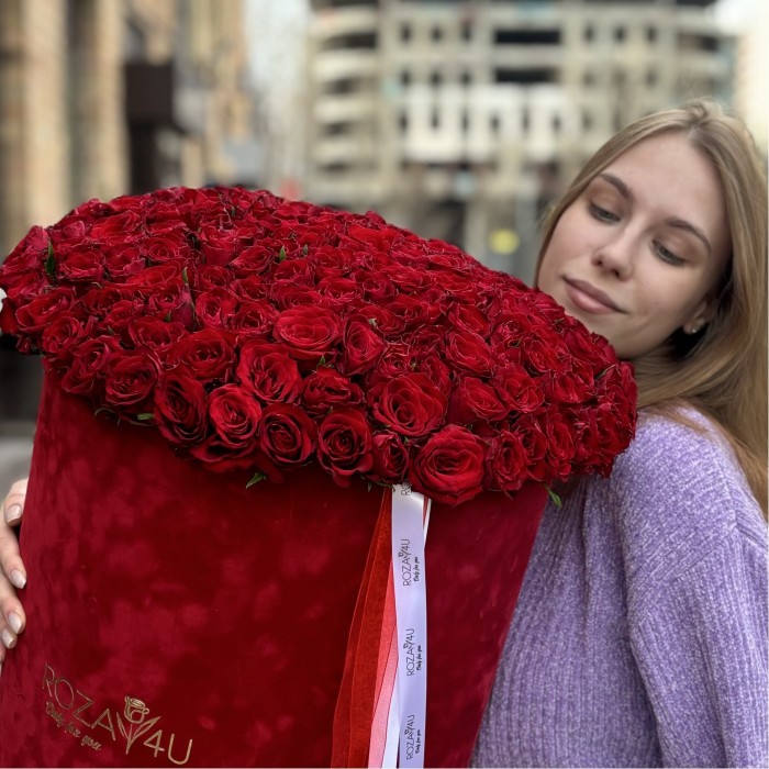 201 красная роза в бархатной коробке