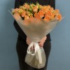 25 кустовых оранжевых роз Коралл Бабл 50 см