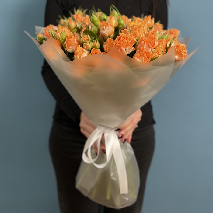 25 кустовых оранжевых роз Корал Бабл 40 см