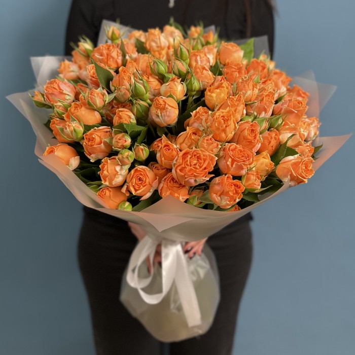 25 кустовых оранжевых роз Корал Бабл 40 см