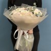 35 розовых ранункулюсов Ханой с эвкалиптом