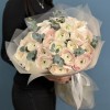 35 розовых ранункулюсов Ханой с эвкалиптом