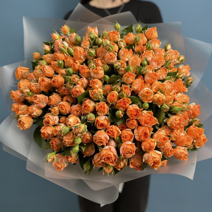 55 кустовых пионовидных роз Корал Баблс 40 см