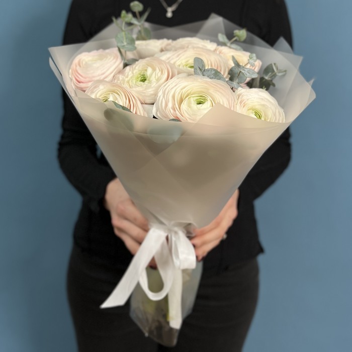 Букет из 9 бело-розовых Ранункулюсов