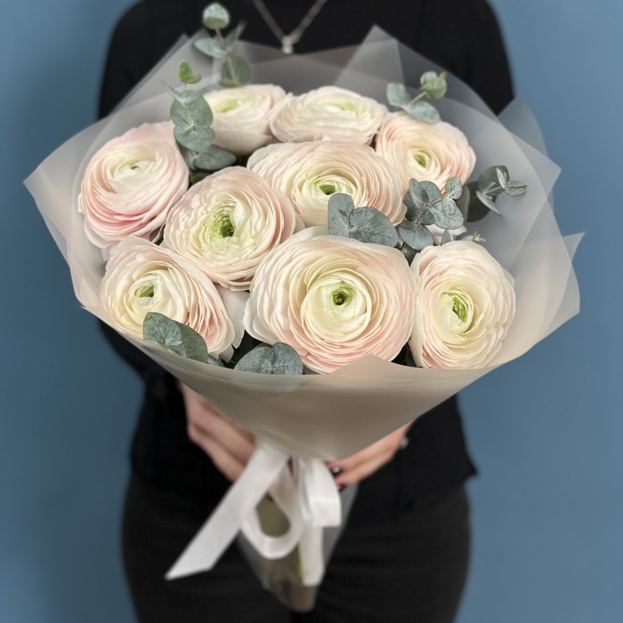 Букет из 9 бело-розовых Ранункулюсов