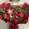 Красный букет с розами