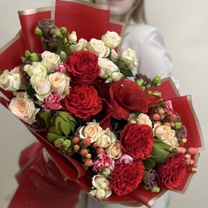 Букет дня  с розами Дивный день