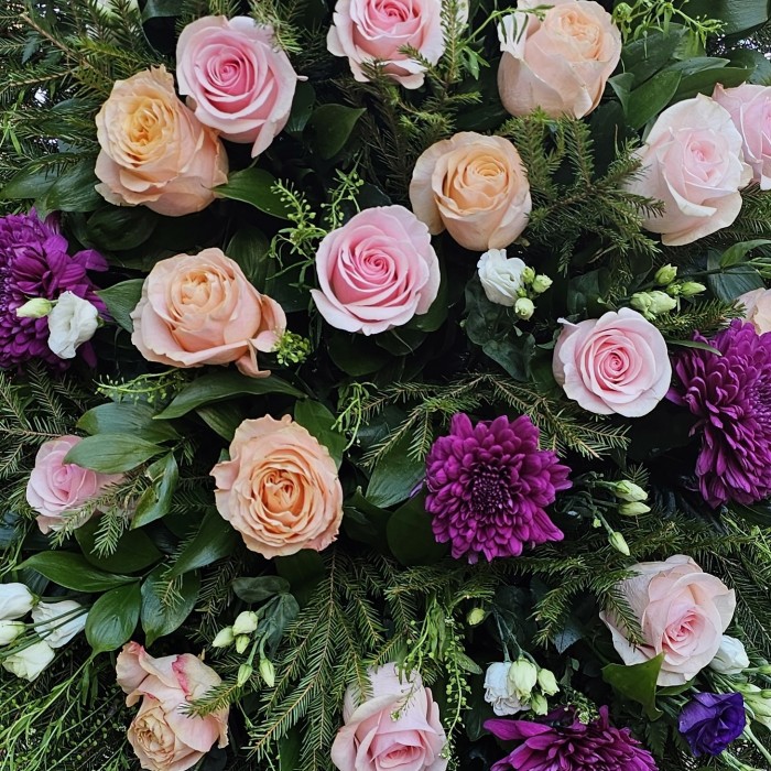 Траурный венок из живых цветов 130 см № 53