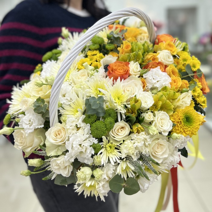 Сборная корзина бело-желтая MIX