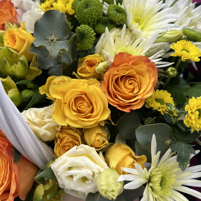 Сборная корзина бело-желтая MIX