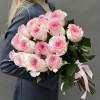 15 розовых роз Мандала 60 см