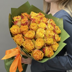 25 пионовидных роз Нью Флеш 40 см
