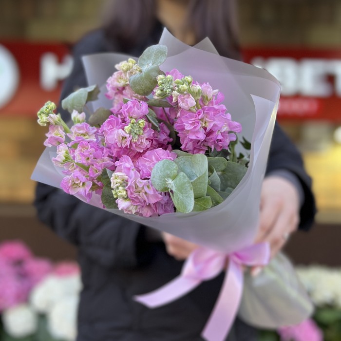 7 розовых ароматных маттиол с эвкалиптом