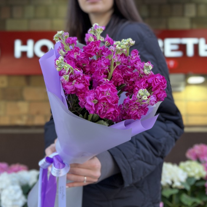 9 малиновых маттиол