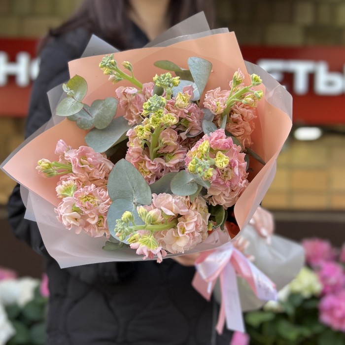 9 персиковых маттиол с эвкалиптом