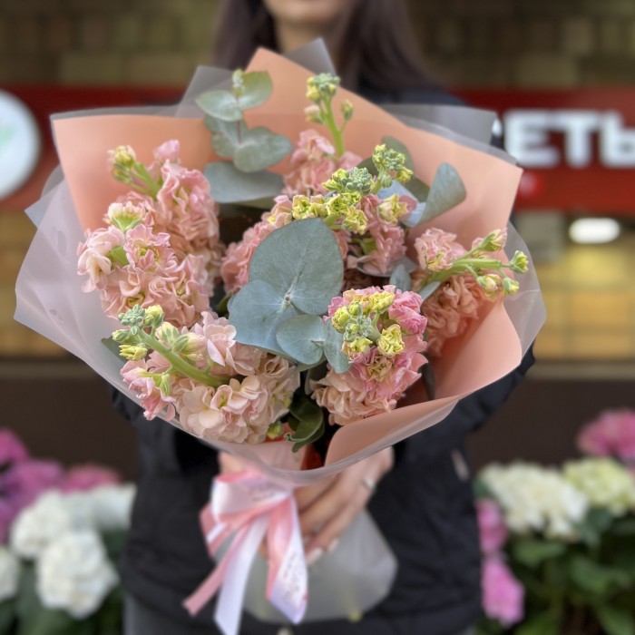 9 персиковых маттиол с эвкалиптом