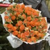 15 кустовых оранжевых роз Корал Бабл 50 см