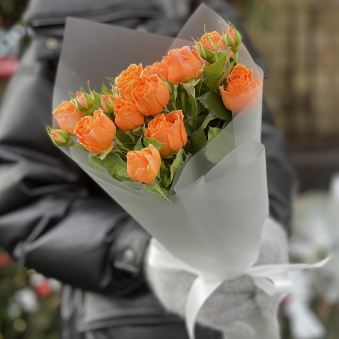 3 оранжевые кустовые розы Корал Бабл 40 см