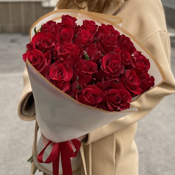 21 красная роза Эвер ред 60 см