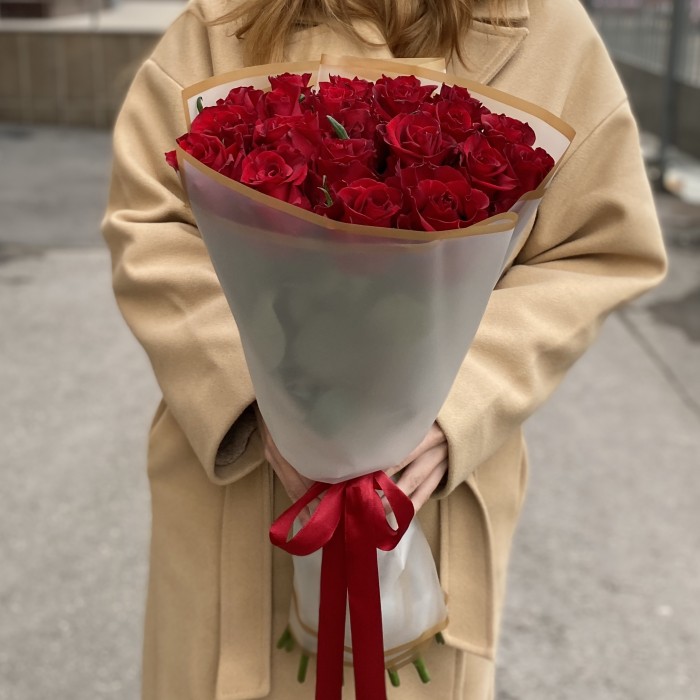 21 красная роза Эвер ред 60 см