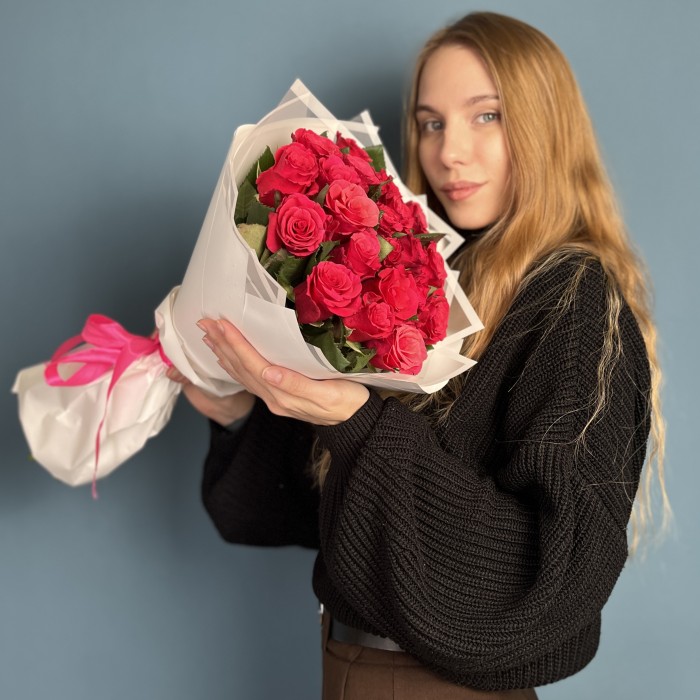 21 малиновая роза Такаци 50 см