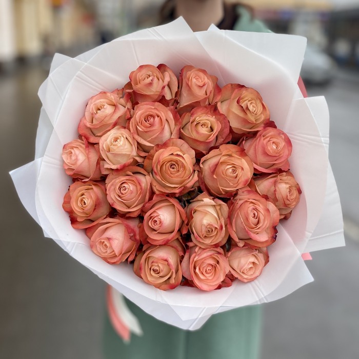 21 роза Эмошен в упаковке