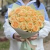 21 роза Пич Аваланш 50 см