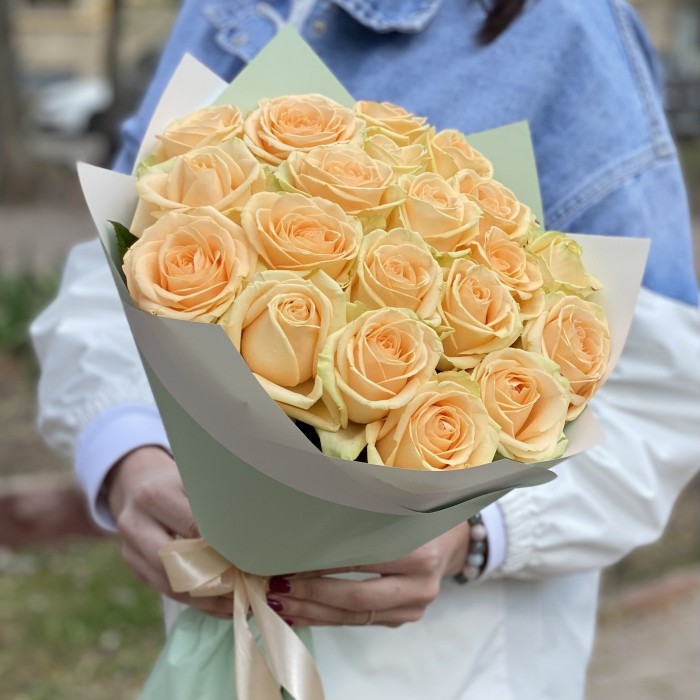 21 роза Пич аваланш 60 см