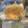 21 роза Пич Аваланш 50 см