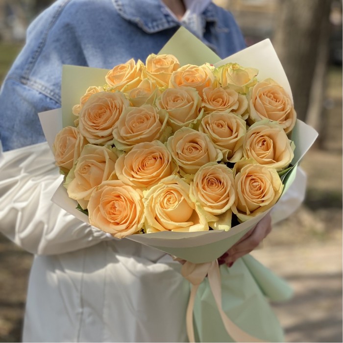 21 роза Пич аваланш 60 см