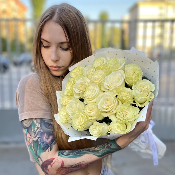 21 белая роза Мондиаль