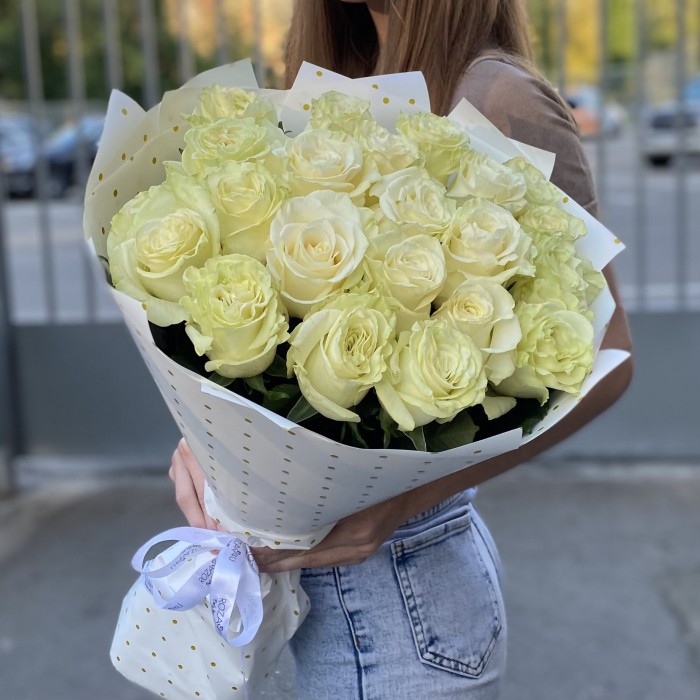 21 белая роза Мондиаль