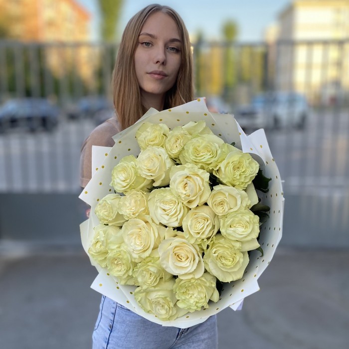 21 белая роза Мондиаль