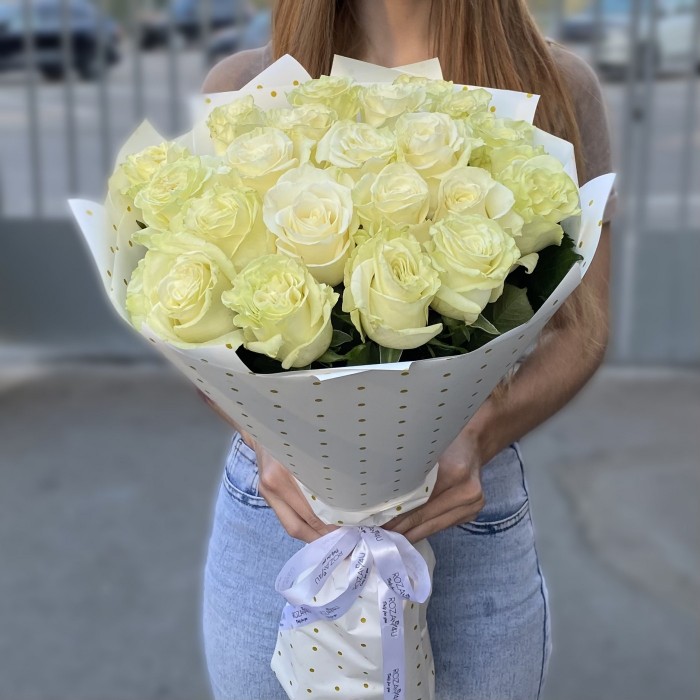 21 белая роза Мондиаль