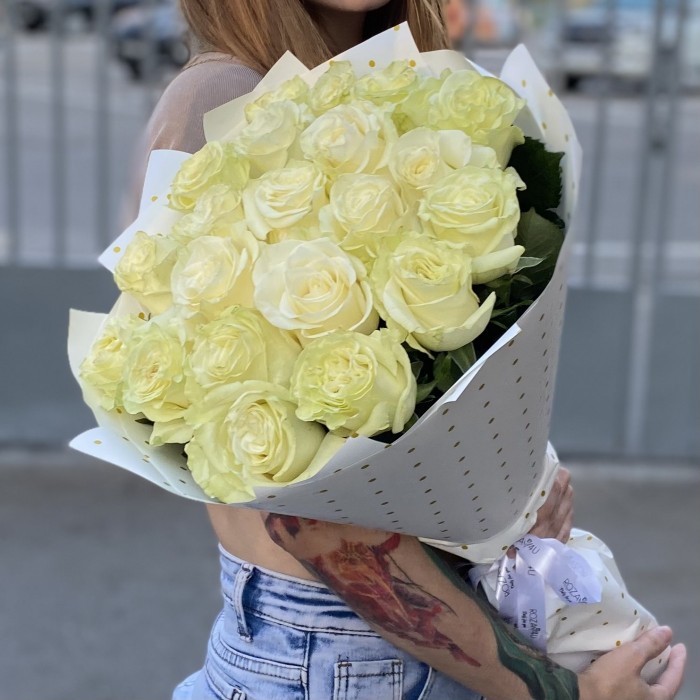 21 белая роза Мондиаль