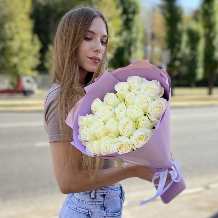 21 длинная белая роза 60 см