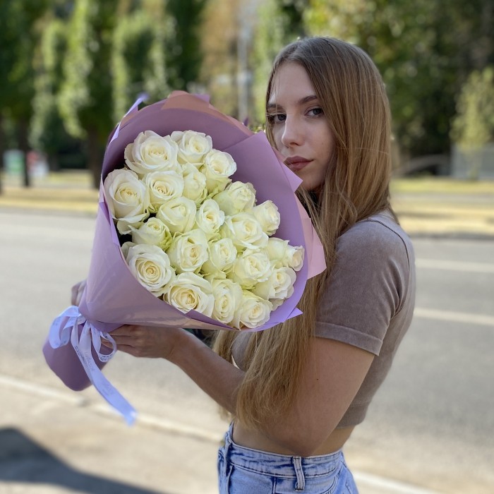 21 длинная белая роза 60 см