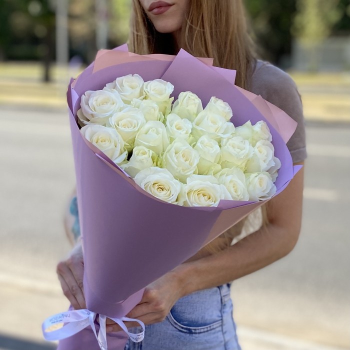 21 длинная белая роза 60 см