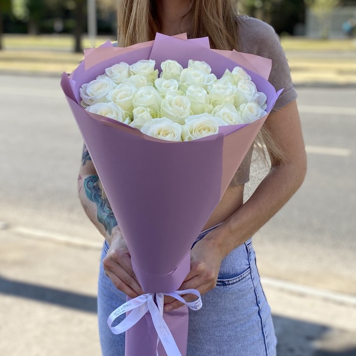 21 длинная белая роза 60 см