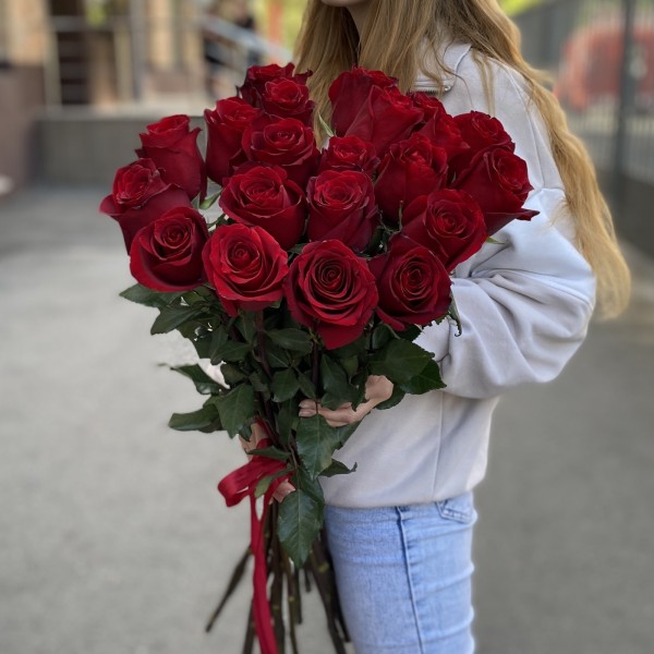 21 красная роза Эксплорер 80 см