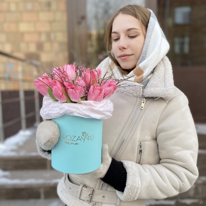 21 розовый махровый тюльпан в коробке