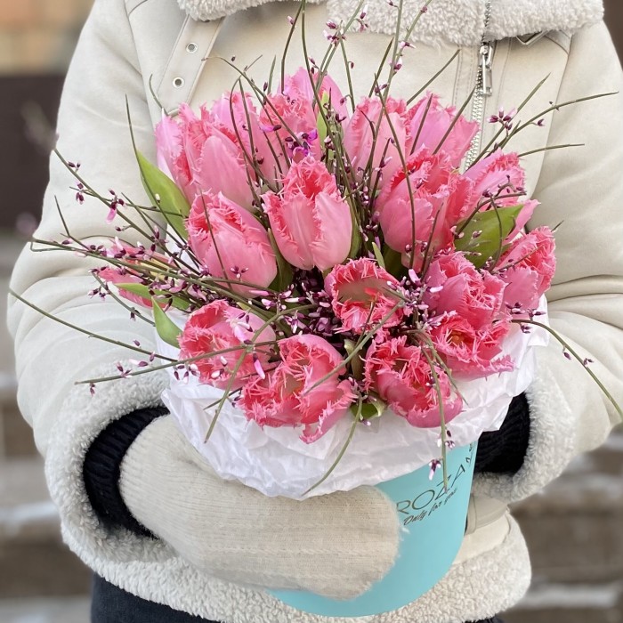 21 розовый махровый тюльпан в коробке